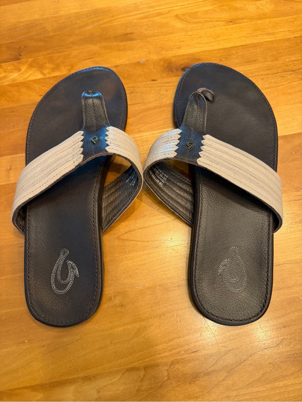 OluKai Mahina Leather Flip-Flop Sandals. Brown & tan. Size 9. EUC